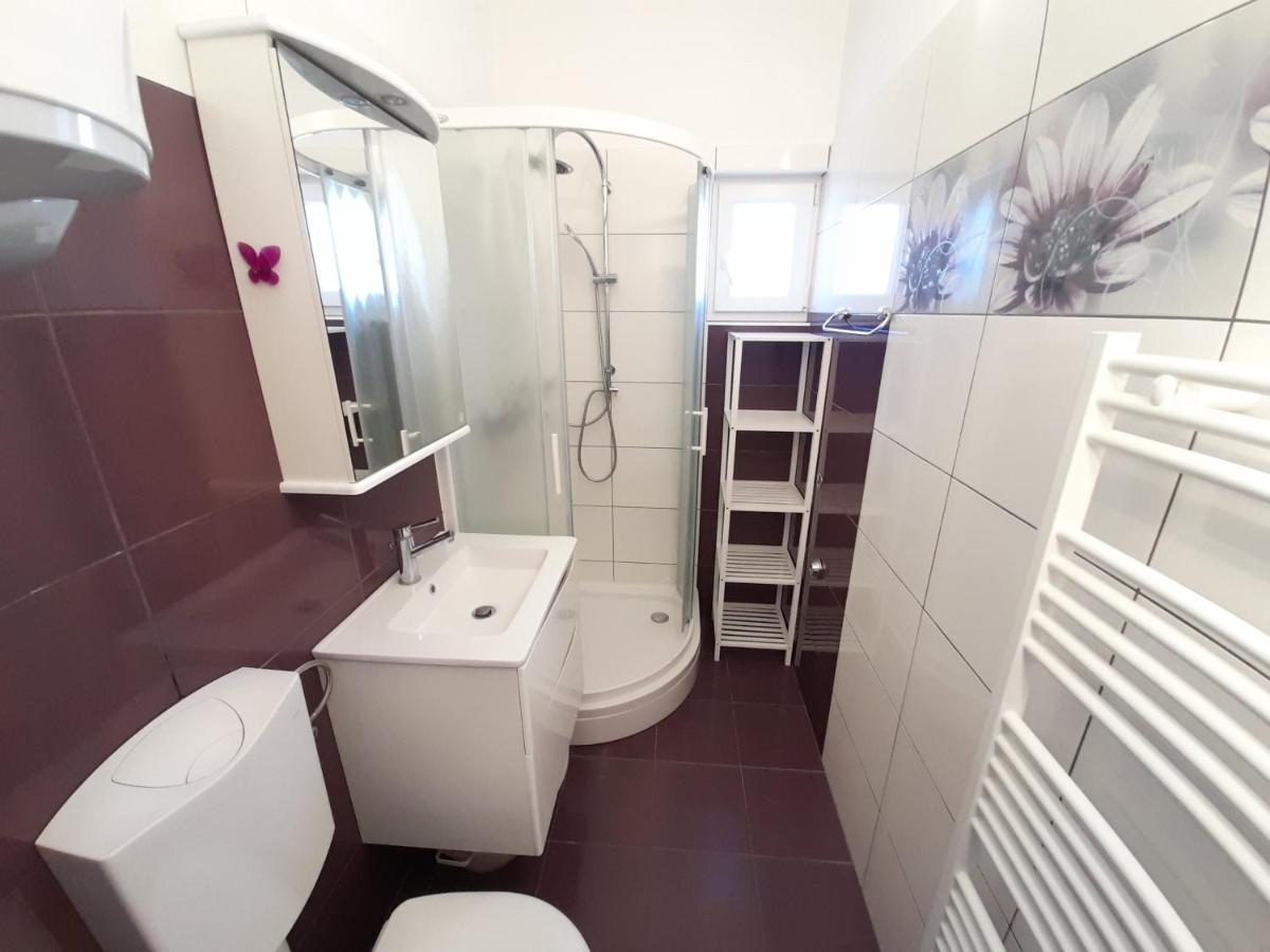 Apartma Perica And Perica With Separate Entrance